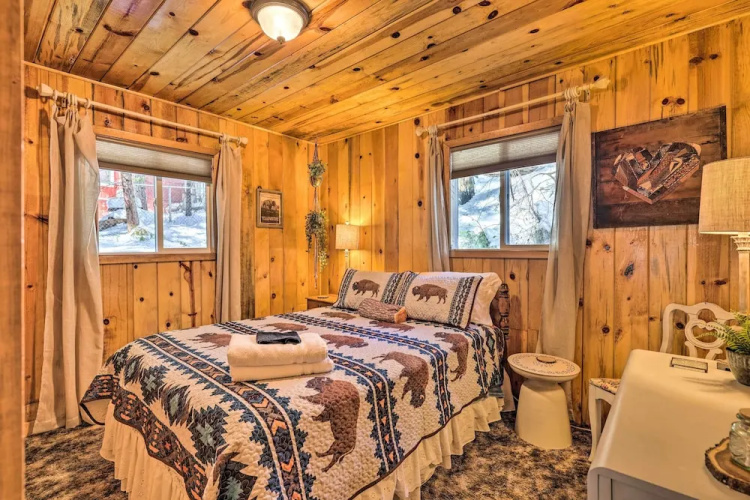 California Retreat w/ Deck, Fire Pit & Grill!