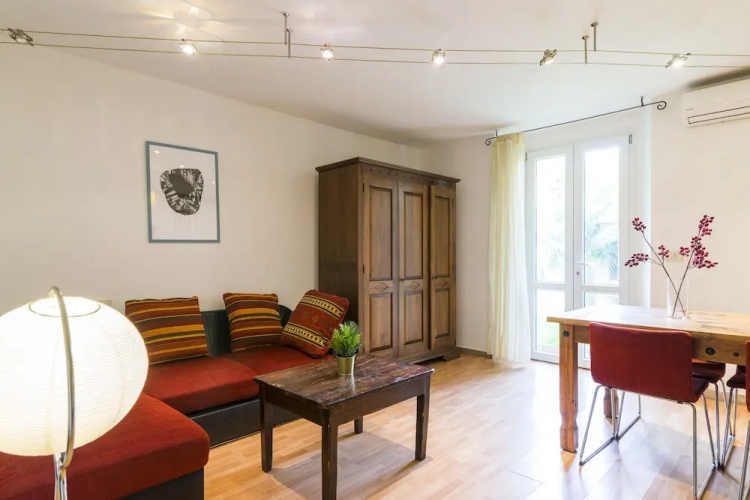 Nelson Mandela Forum Flat