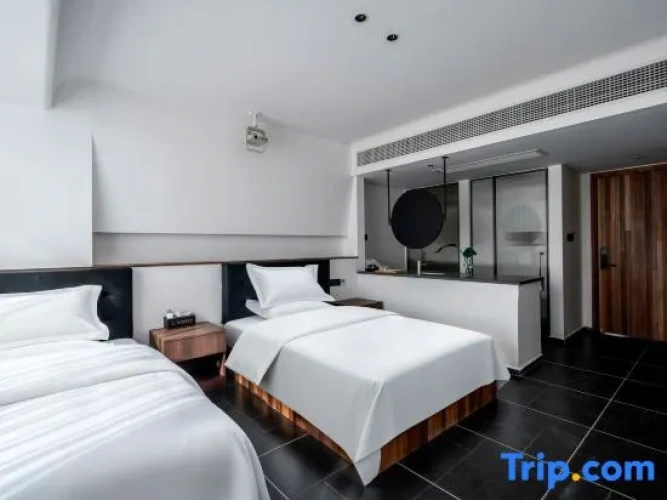 Standard Twin room with garden view