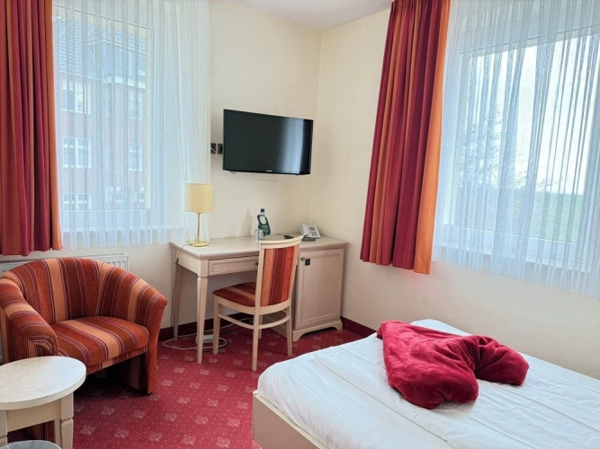 Standard Single room with partial sea view