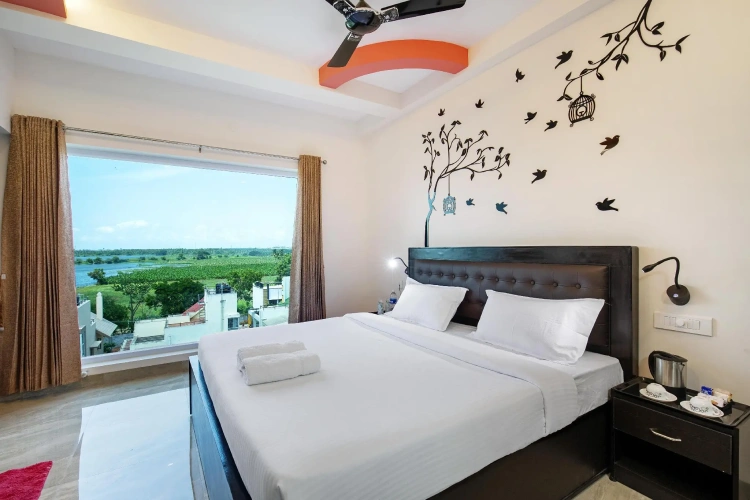 Standard Double room with lake view