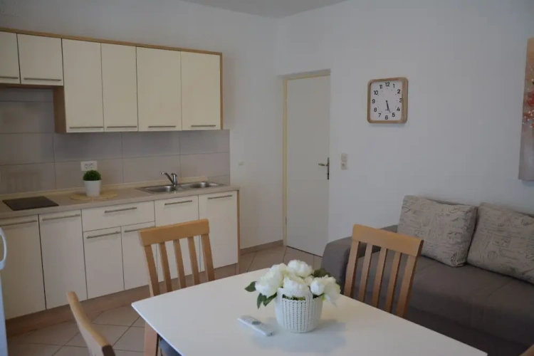 1 Bedroom Apartment with garden view