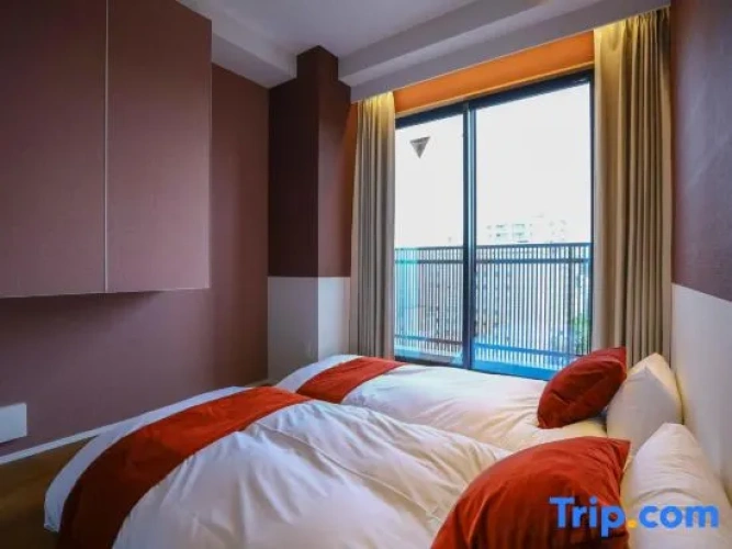 2 Bedrooms Standard Quadruple Family room with balcony
