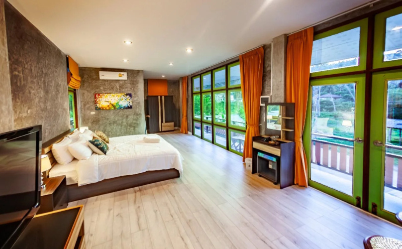 Tonmai Suites