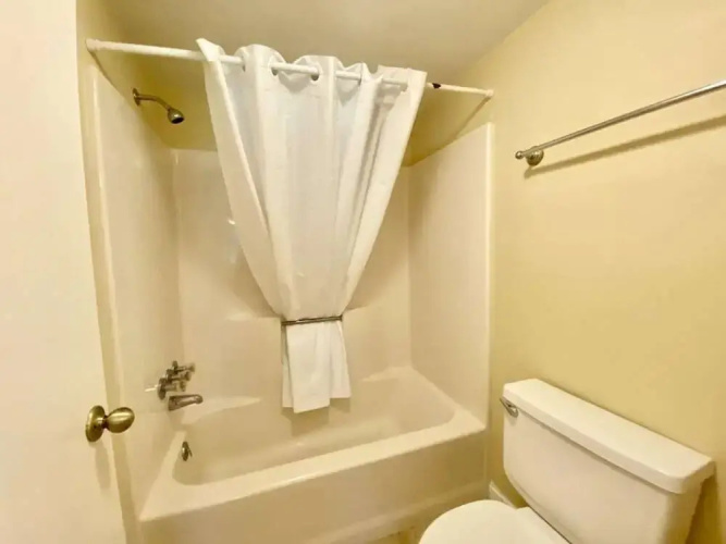 Richmond Park Three-bedroom Apartment 15-C