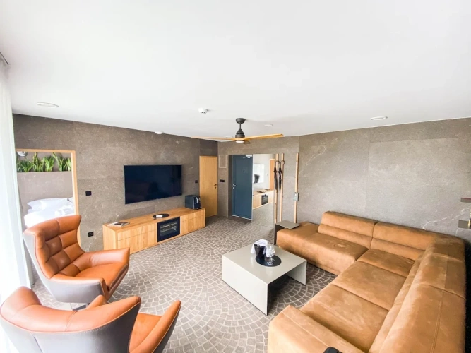 2 Bedrooms Apartment