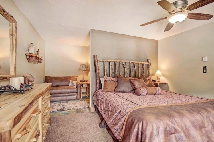 1710 The Willows 1 Bedroom Condo by RedAwning