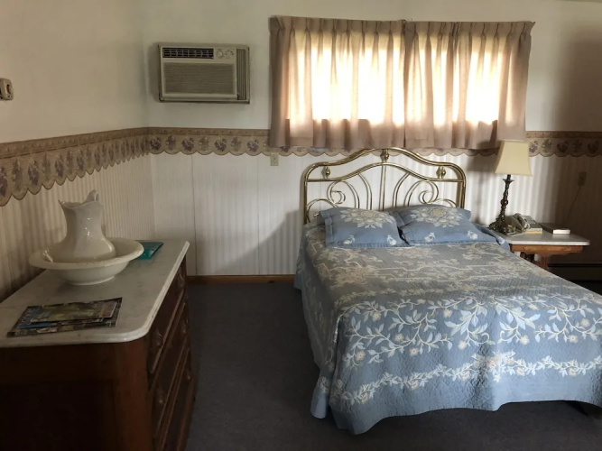Gold Eagle Inn