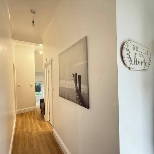 Modern Central Croydon Retreat