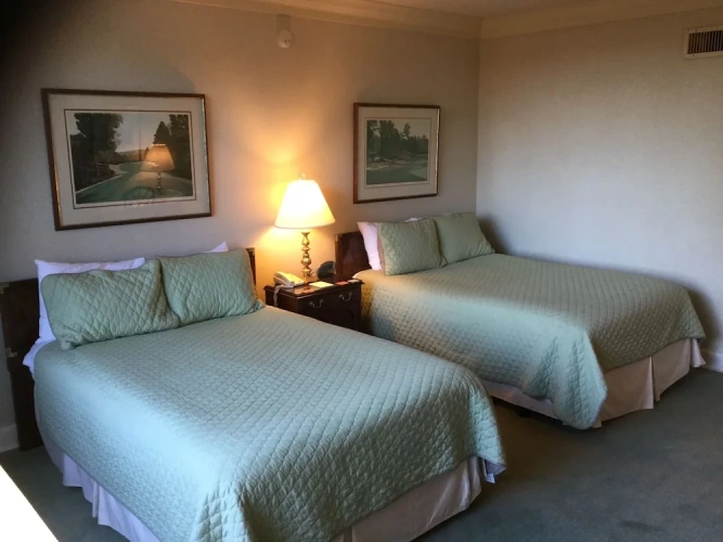 Standard Quadruple room with golf view