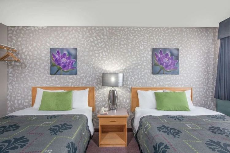 Almada Inn