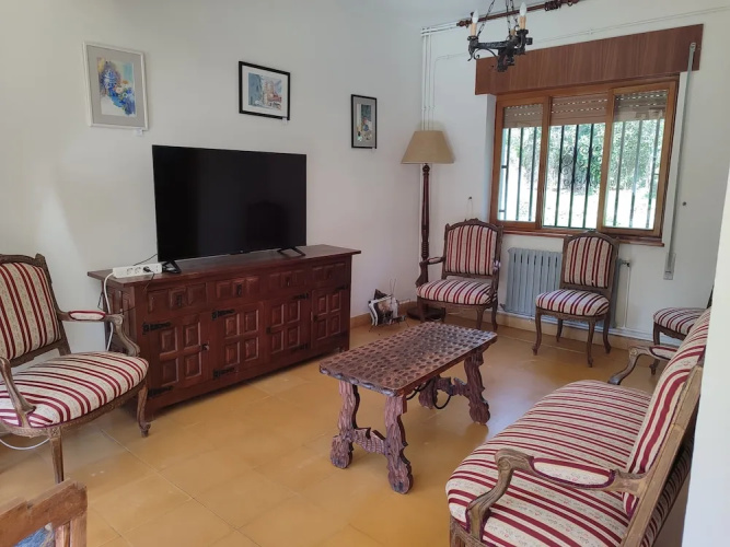 Charming 6-bed Chalet in Llanes