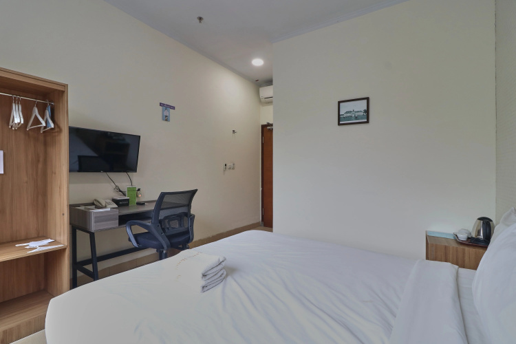 Aranis Hotel