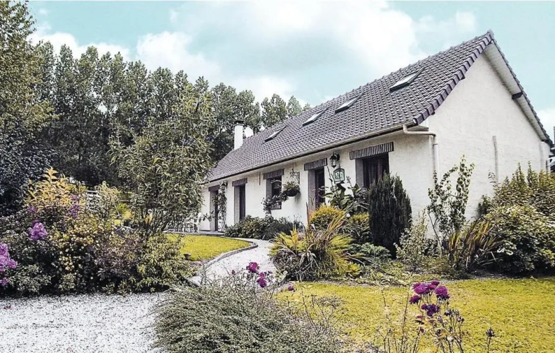 4 Bedrooms Cottage