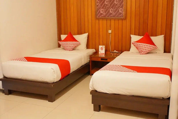 Wisata Hotel by OYO Rooms