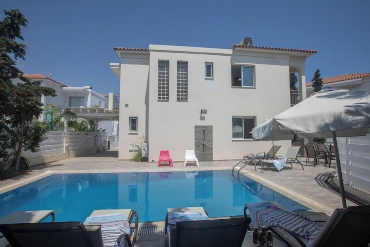 3 Bedrooms Villa with garden view