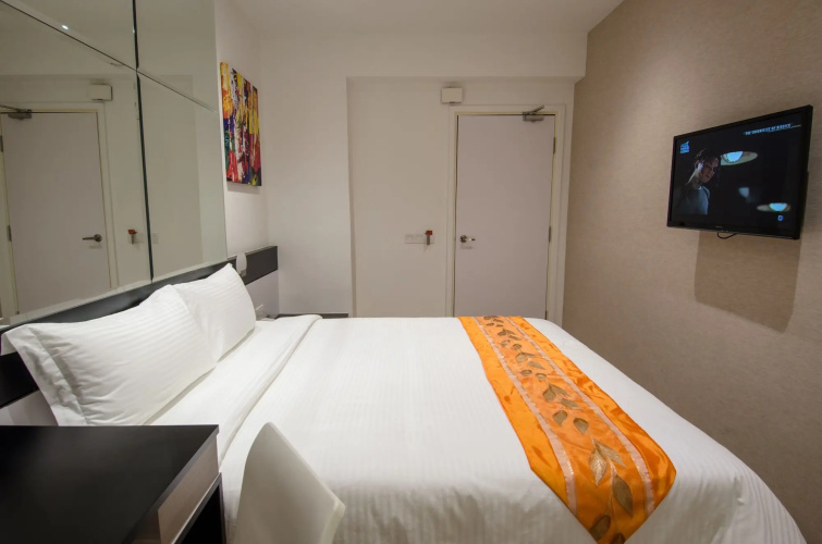 12FLY Hotel