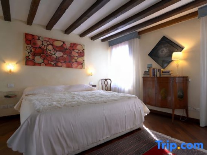 3 Bedrooms Apartment