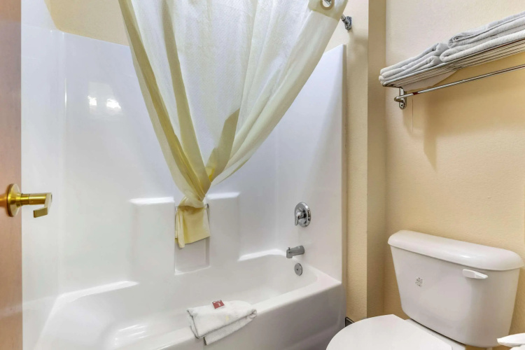 Econo Lodge Brunswick Travel Center