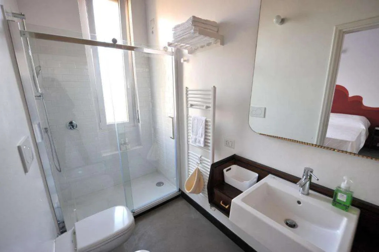 B&B Quater Lett