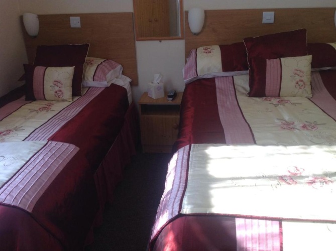 Standard Triple room