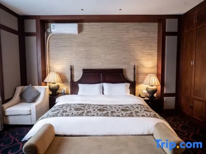 Deluxe Family Suite