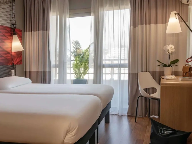 Standard Twin room with balcony