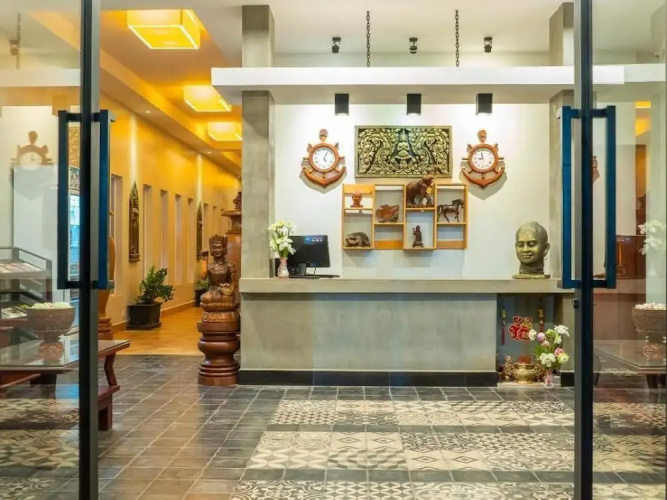 Nice Room for 2 in Hotel Historical Style Angkor
