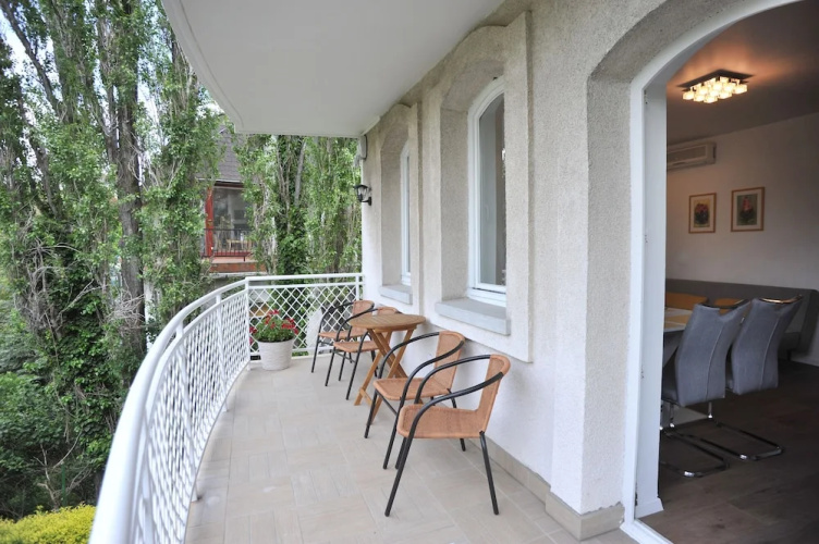 Hillside Premium Apartments