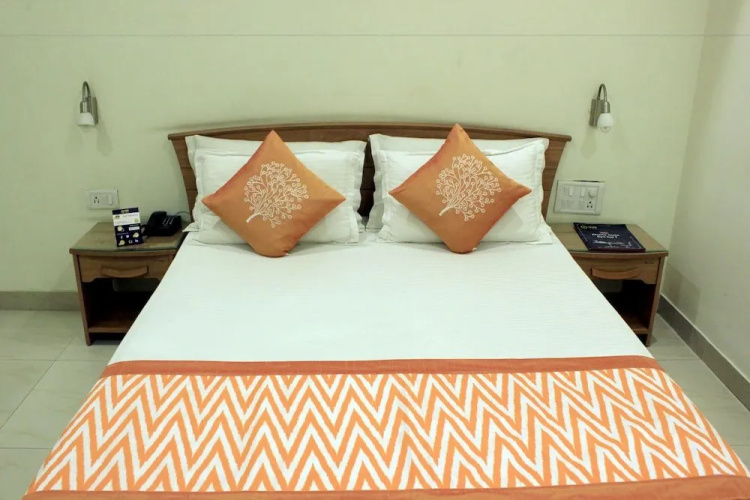 OYO 9899 Hotel Palm Tree