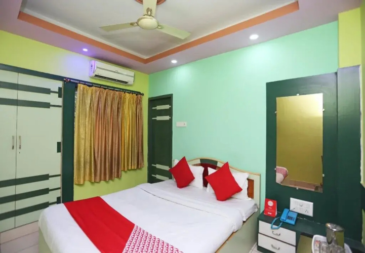 Raj Rajeswari By OYO Rooms