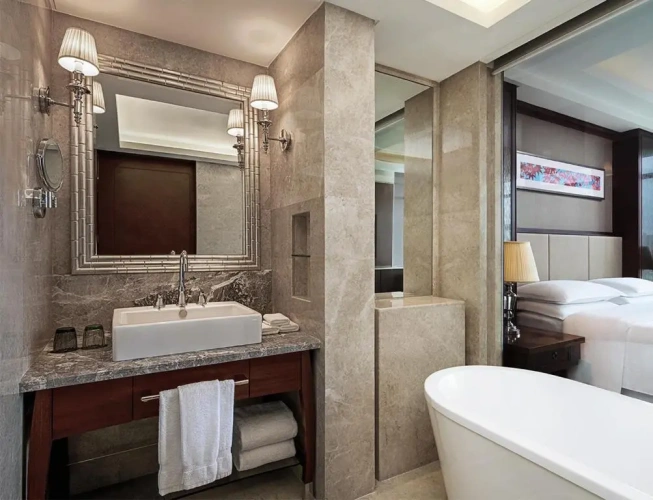 Standard Quadruple Club room with city view