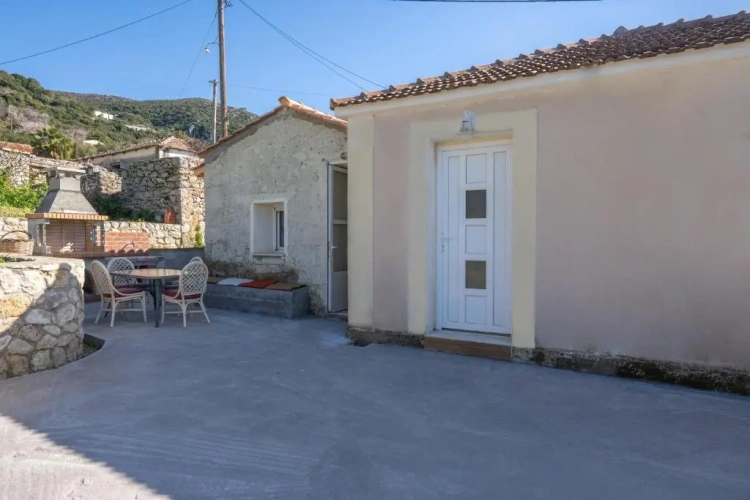 2 Bedrooms Cottage