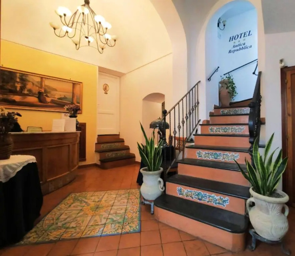Hotel Antica Repubblica in centro storico a 100mt dal mare