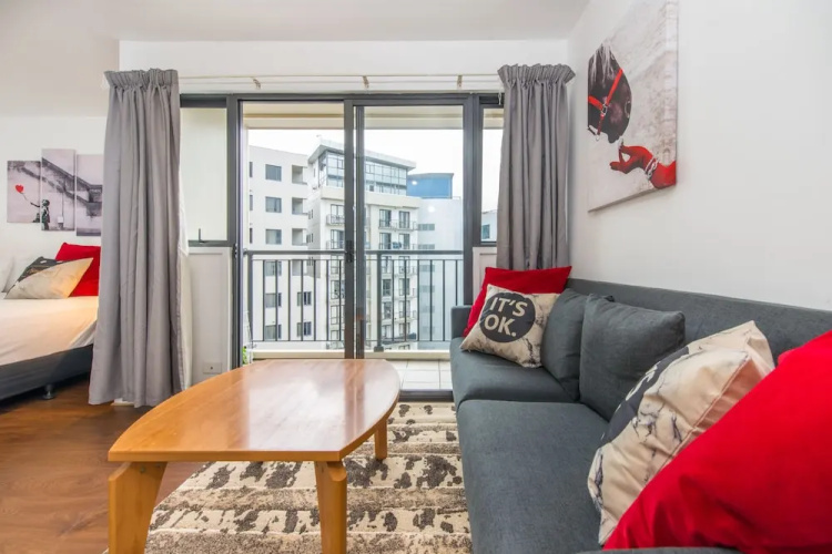 JHT - Studio, Carpark, Next to University, Skytower view