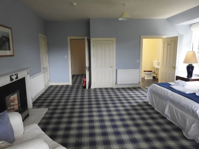 Glencanisp Lodge