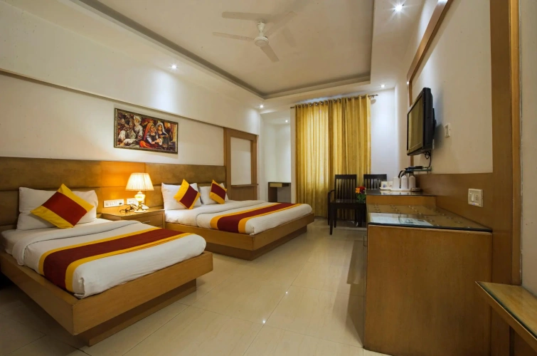 Standard Triple room