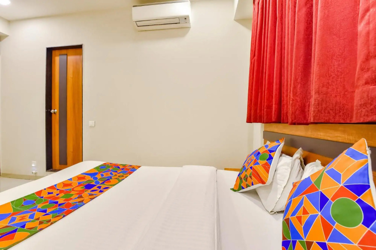 Flagship 76949 Hotel Happinex