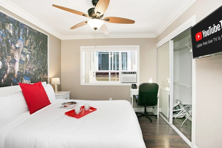 2 Bedrooms Apartment