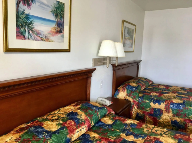 East Lake Inn