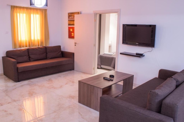 4 Bedrooms Villa