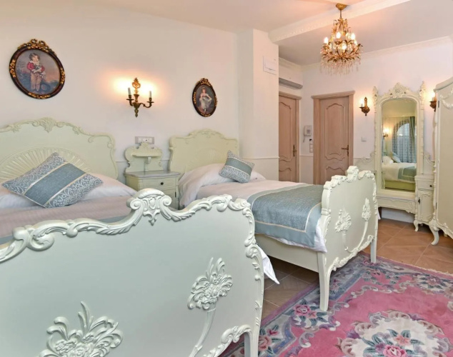 Royal Hotel