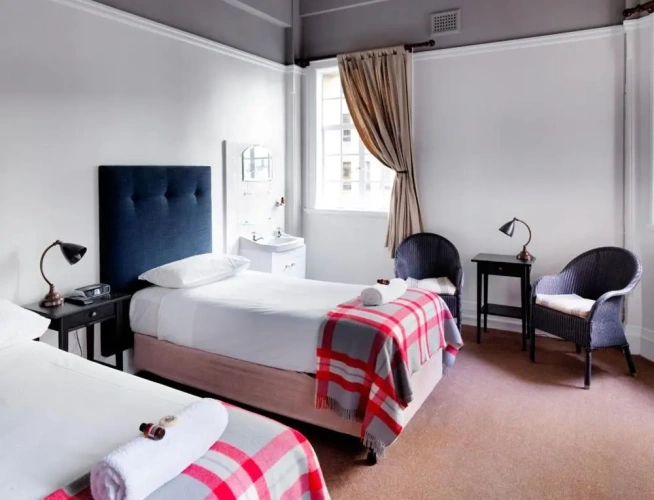 Standard Triple room