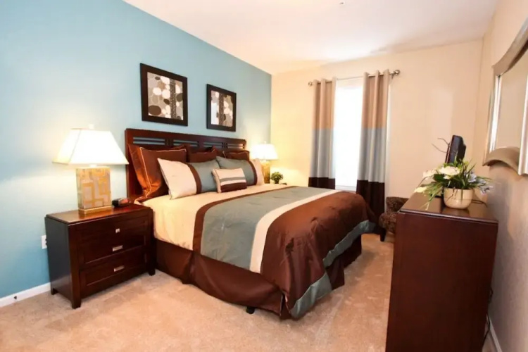7669 Windsor Hills