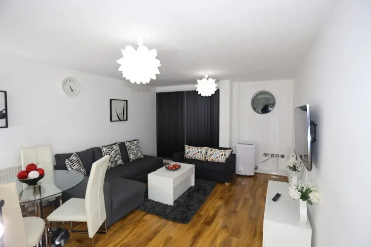 2 bed Riverview Bridge House Apartment