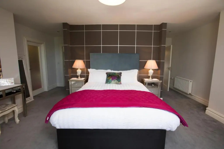 Inch View Lodge