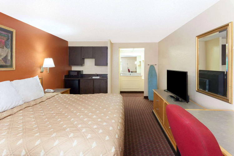Knights Inn Tucker