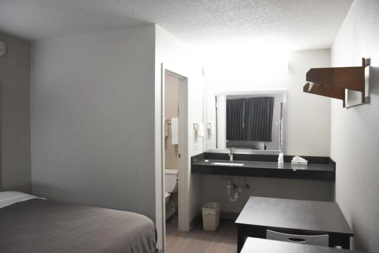 Bridgeview Inn