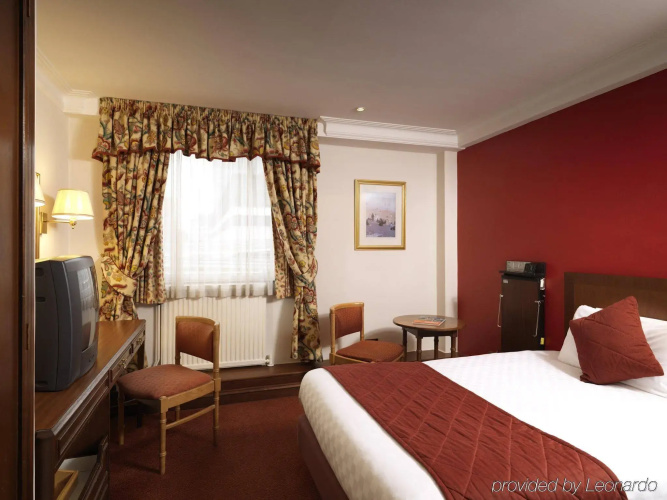 The Royal Angus Hotel