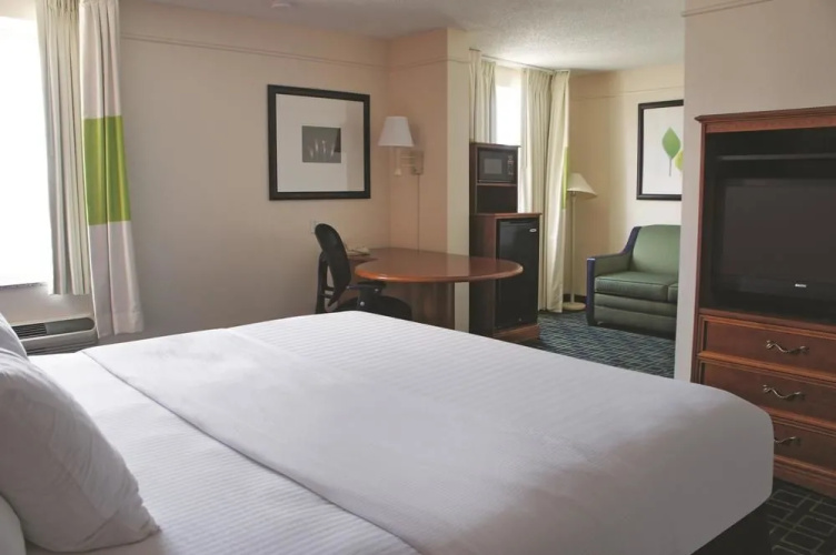 La Quinta Inn & Suites Tulsa Central